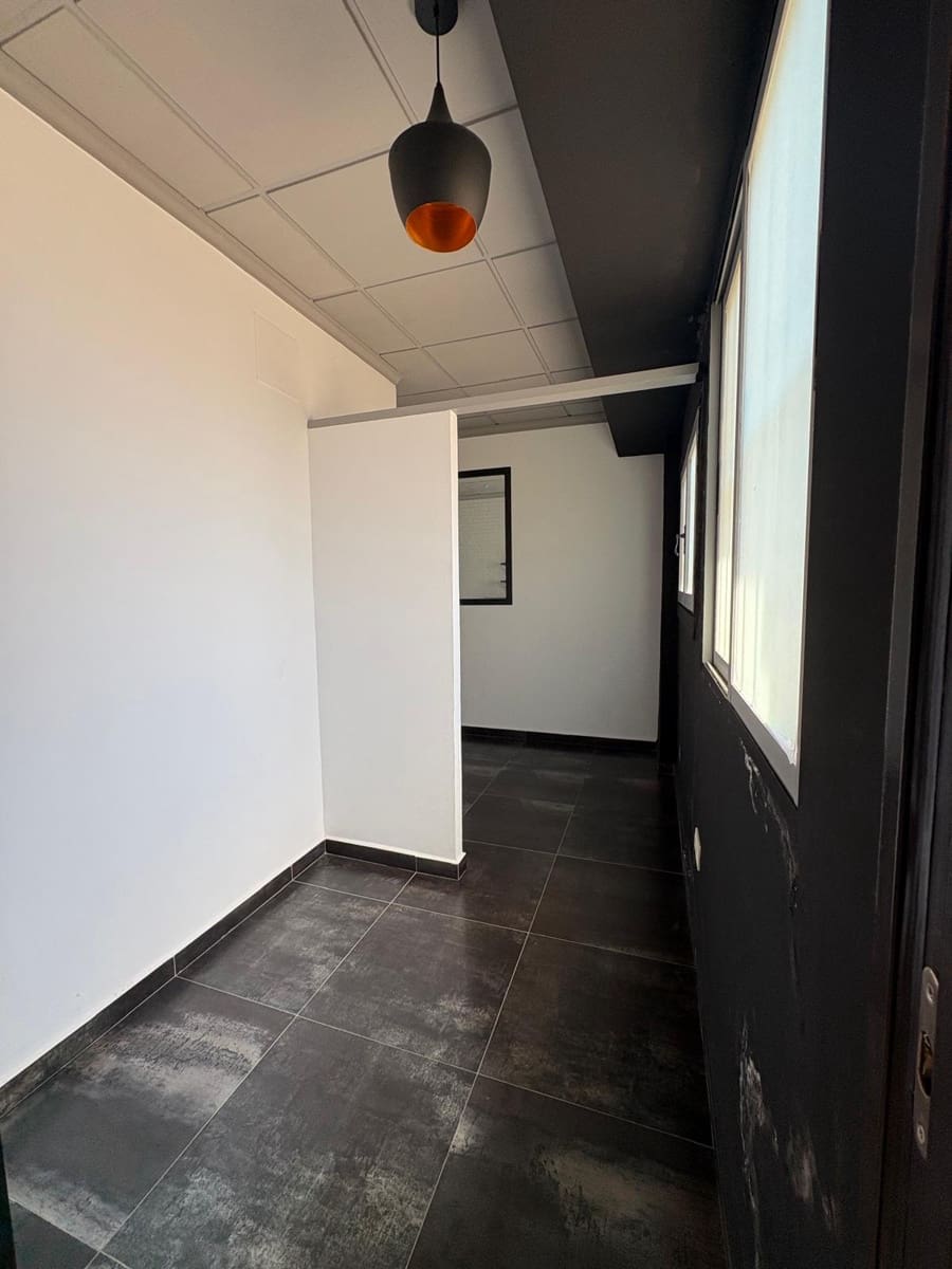 Kommersiell til salgs i Arenal med svømmebasseng - € 280 000 (Ref: 8987310)