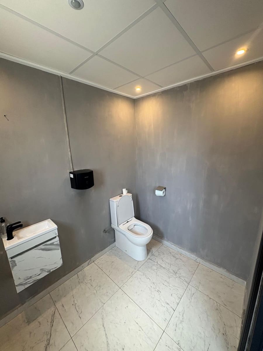 Kommersiell til salgs i Arenal med svømmebasseng - € 280 000 (Ref: 8987310)