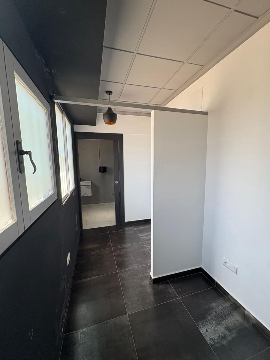 Kommersiell til salgs i Arenal med svømmebasseng - € 280 000 (Ref: 8987310)