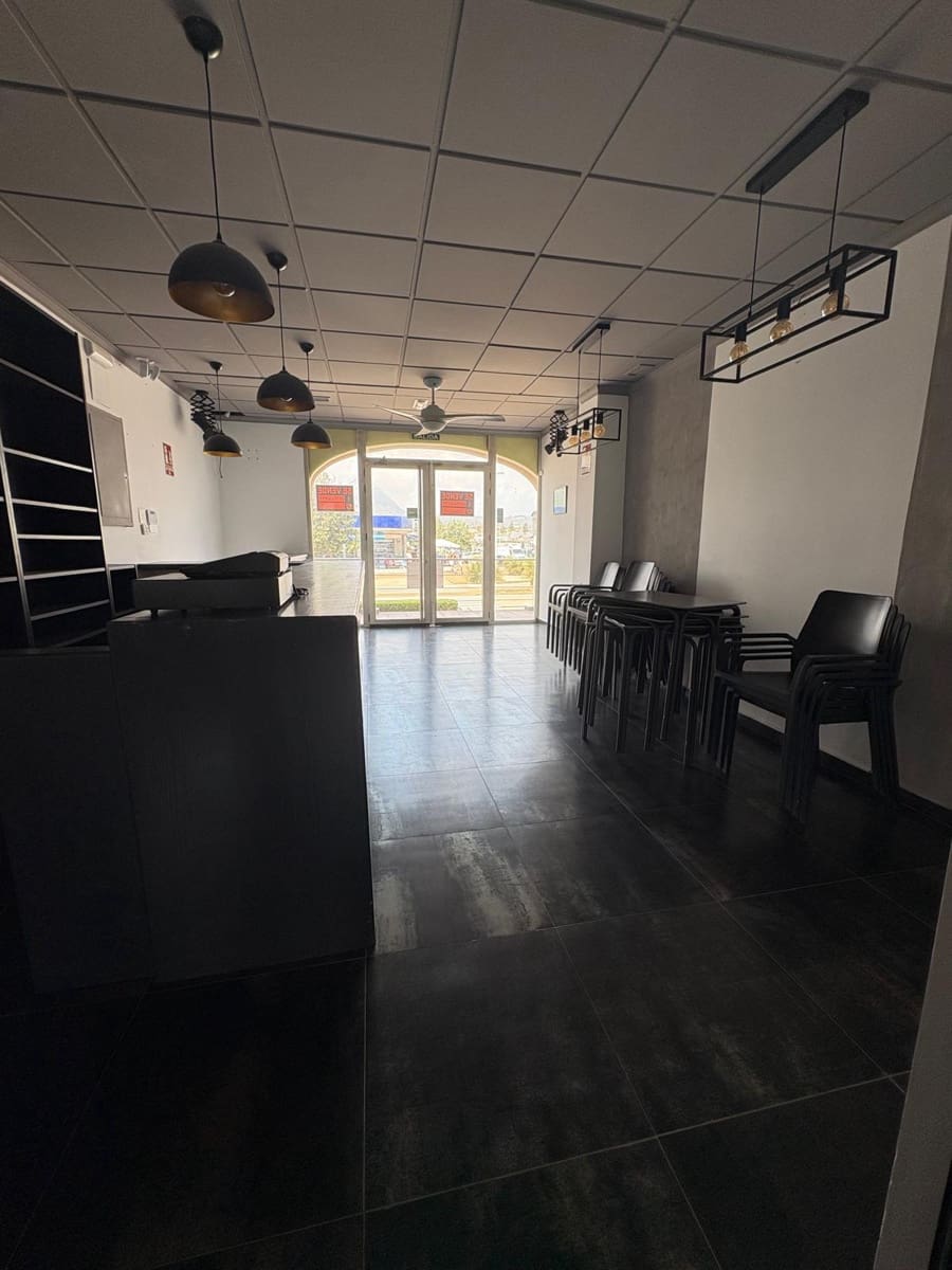 Kommersiell til salgs i Arenal med svømmebasseng - € 280 000 (Ref: 8987310)