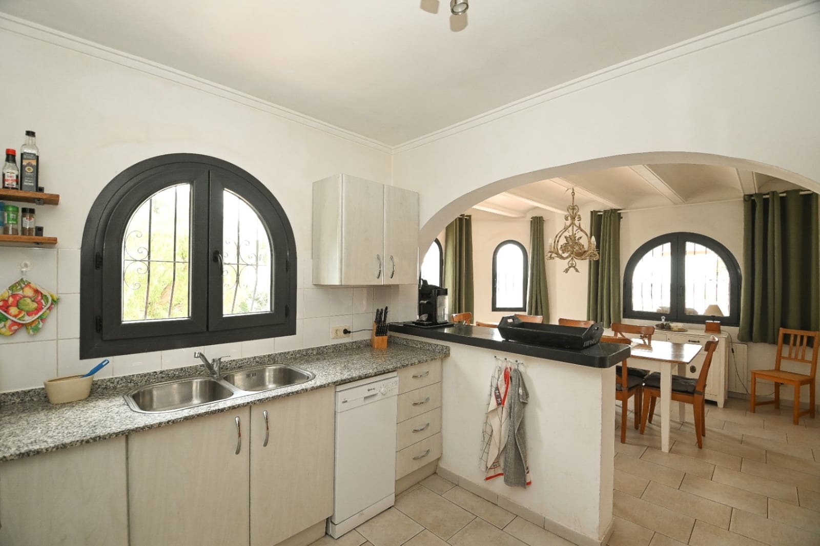 4 soveværelse Villa til salg i Montemar med swimmingpool garage - € 728.600 (Ref: 9065592)