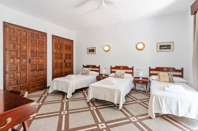 9 Zimmer Villa zu verkaufen in Dénia mit Pool Garage - 4.100.000 € (Ref: 9123619)