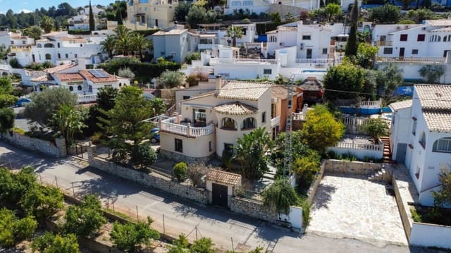 Chalet de 4 habitaciones en Orba en venta con piscina - 599.000 € (Ref: 9148468)