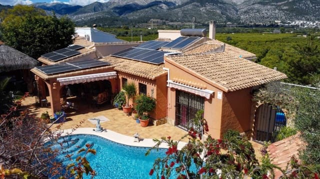 Chalet de 4 habitaciones en Orba en venta con piscina - 599.000 € (Ref: 9148468)