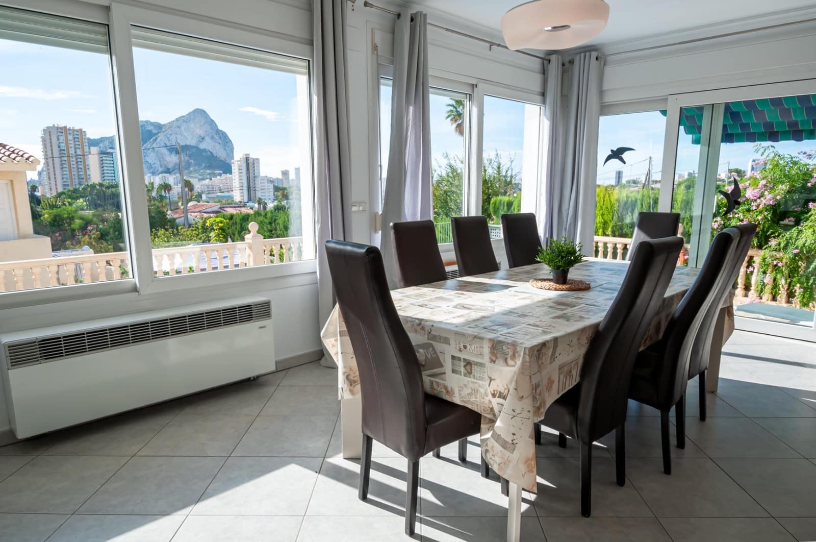 3 bedroom Villa for sale in Calpe / Calp with pool - € 725,000 (Ref: 9165198)