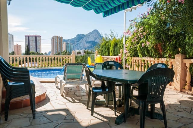 Chalet de 3 habitaciones en Calpe / Calp en venta con piscina - 725.000 € (Ref: 9165198)