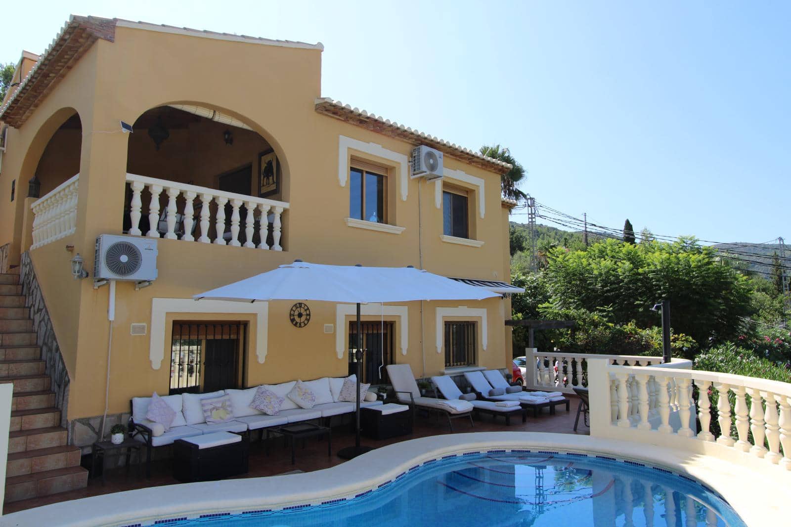 3 sypialnia Willa na sprzedaż w Orba z basenem garażem - 525 000 € (Ref: 9187779)