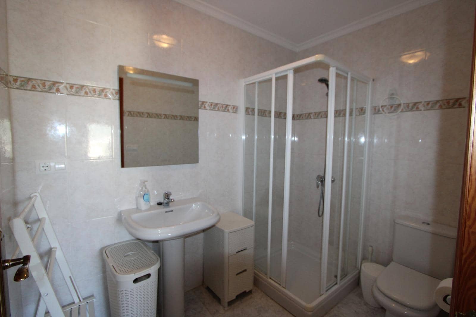 3 sypialnia Willa na sprzedaż w Orba z basenem garażem - 525 000 € (Ref: 9187779)