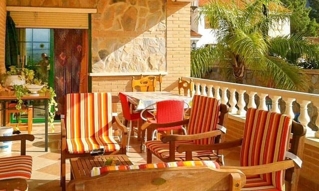 8 Zimmer Villa zu verkaufen in Benidorm mit Pool - 945.000 € (Ref: 9187800)