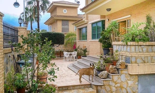 8 Zimmer Villa zu verkaufen in Benidorm mit Pool - 945.000 € (Ref: 9187800)
