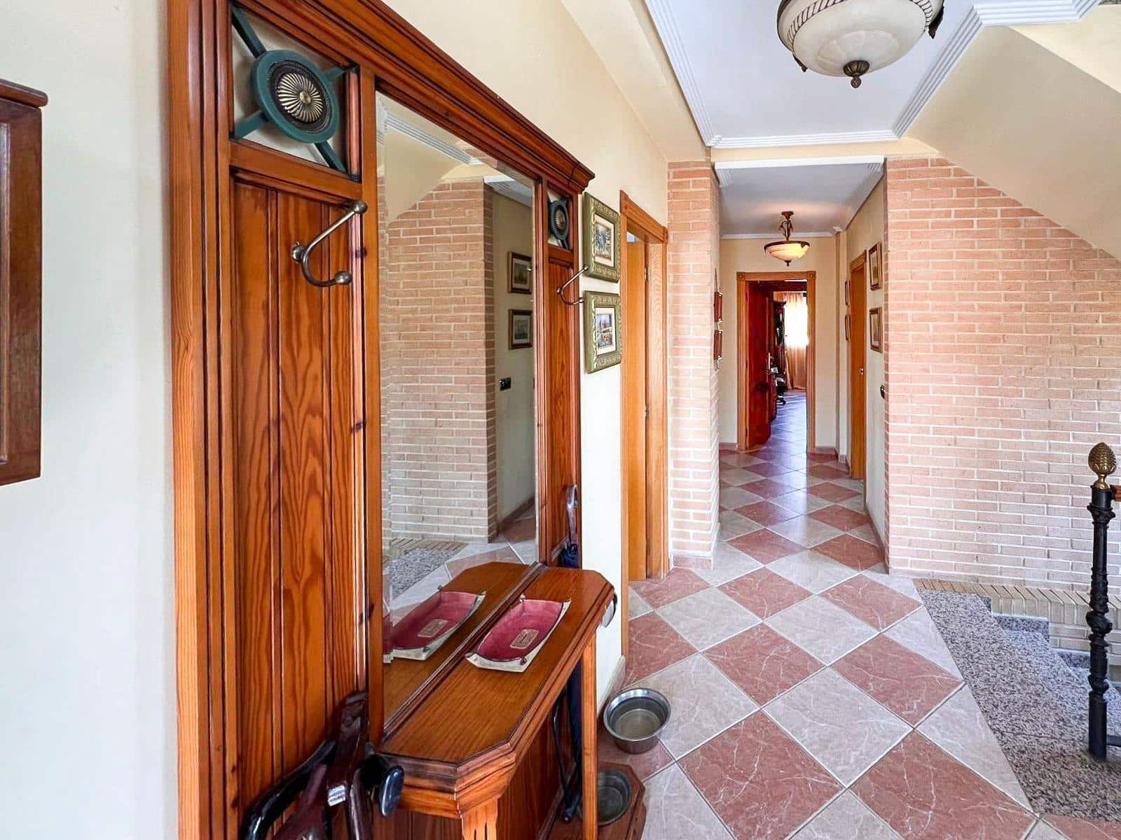 8 bedroom Villa for sale in Benidorm with pool - € 945,000 (Ref: 9187800)