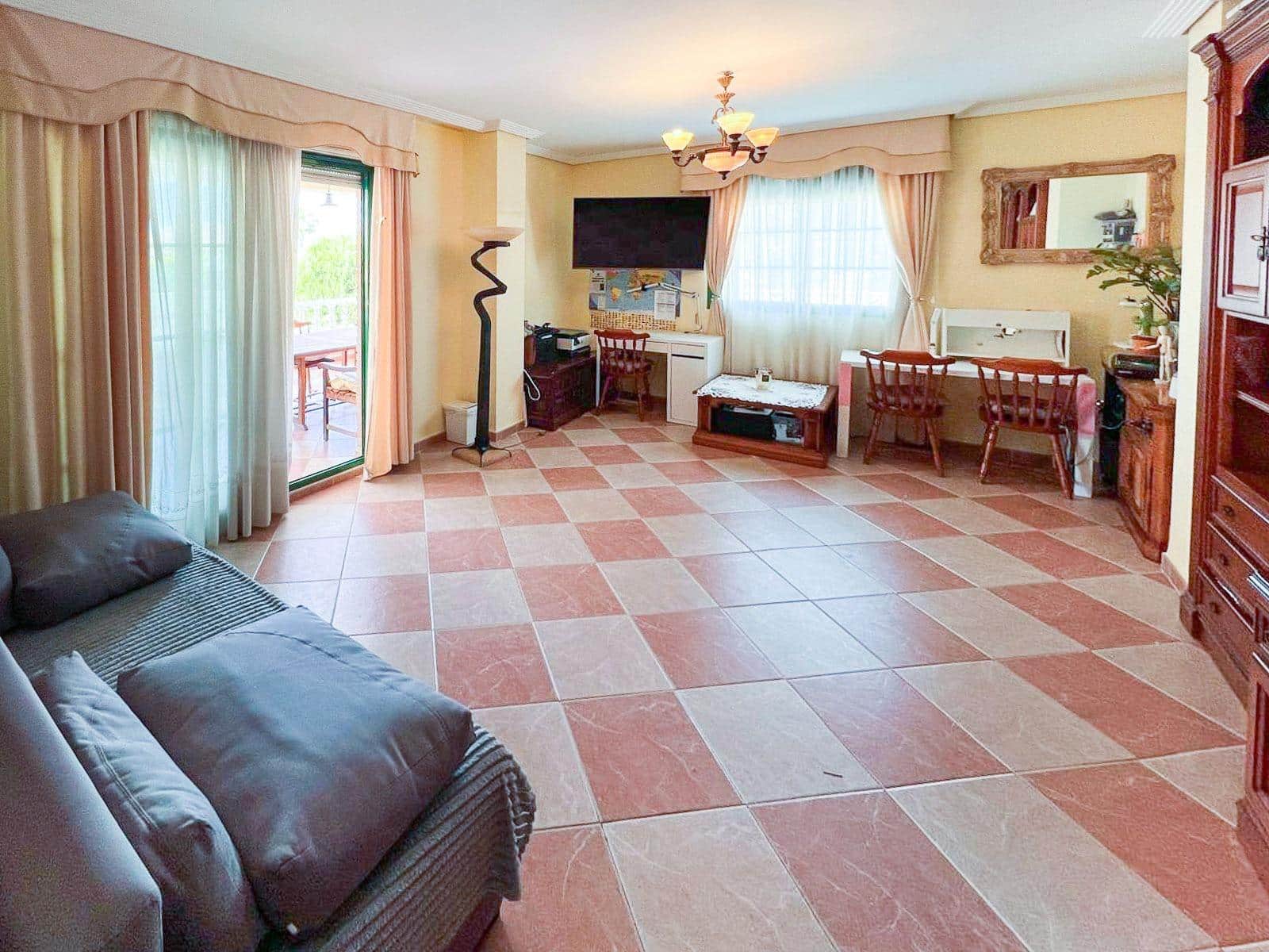 8 bedroom Villa for sale in Benidorm with pool - € 945,000 (Ref: 9187800)