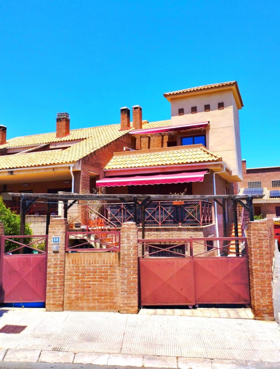 4 soverom Hus til salgs i La Nucia med svømmebasseng garasje - € 320 000 (Ref: 9211360)