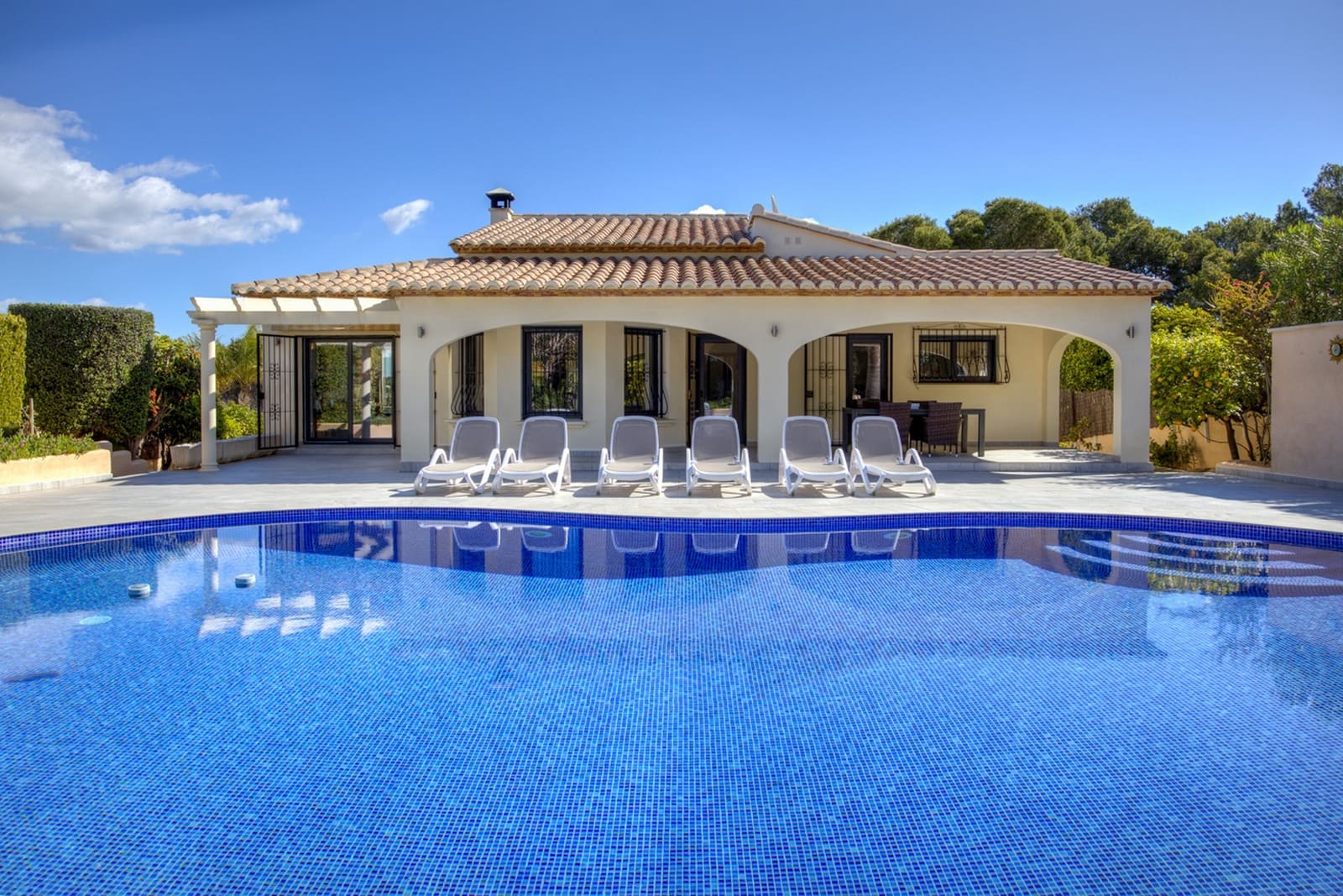 3 slaapkamer Villa te koop in Moraira met zwembad - € 1.100.000 (Ref: 9256498)