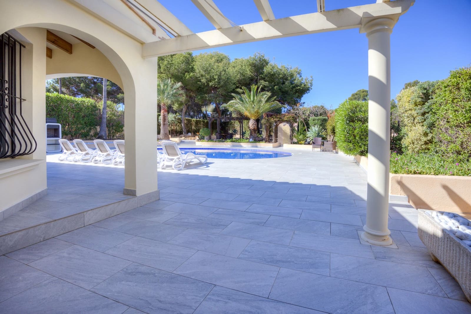 3 slaapkamer Villa te koop in Moraira met zwembad - € 1.100.000 (Ref: 9256498)