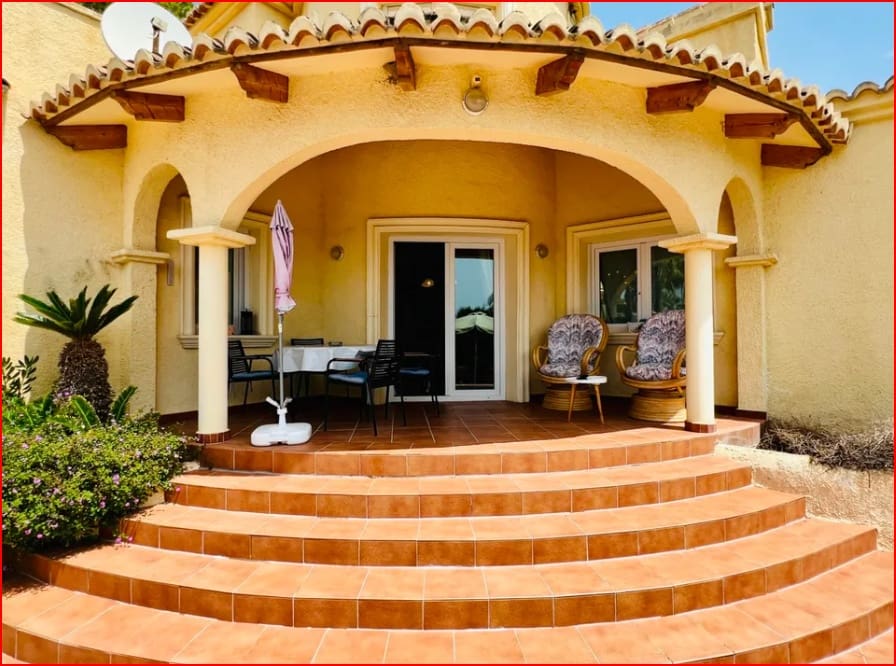 Chalet de 3 habitaciones en Moraira en venta con piscina - 650.000 € (Ref: 9256505)