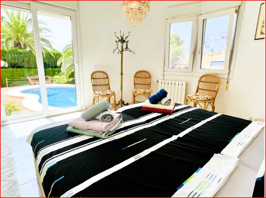 Chalet de 3 habitaciones en Moraira en venta con piscina - 650.000 € (Ref: 9256505)