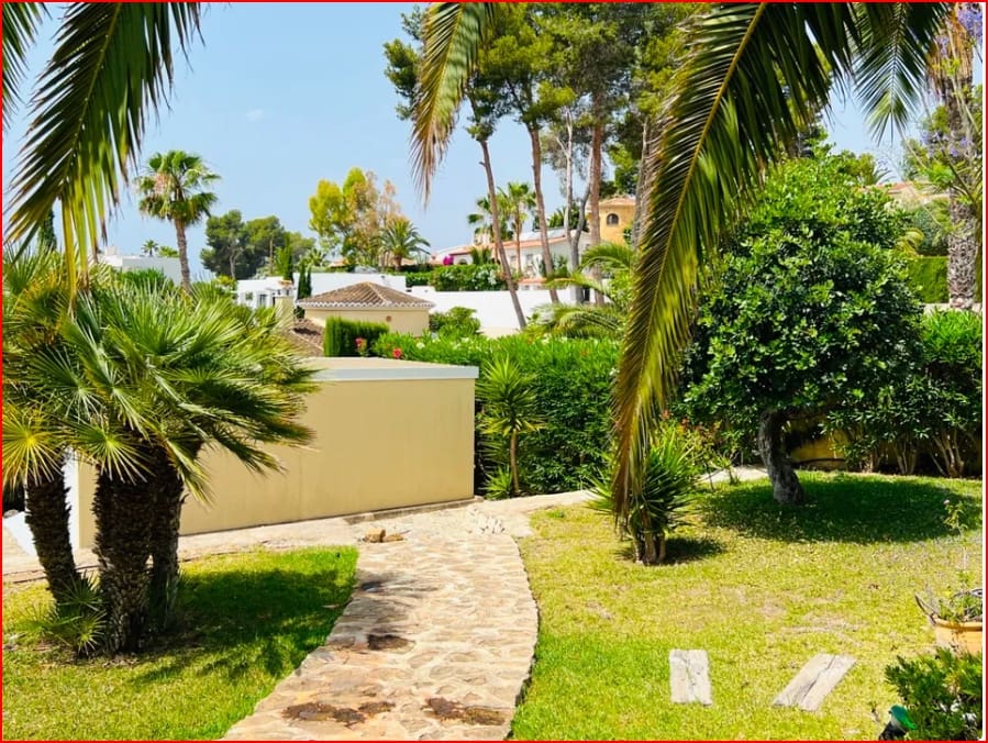 Chalet de 3 habitaciones en Moraira en venta con piscina - 650.000 € (Ref: 9256505)