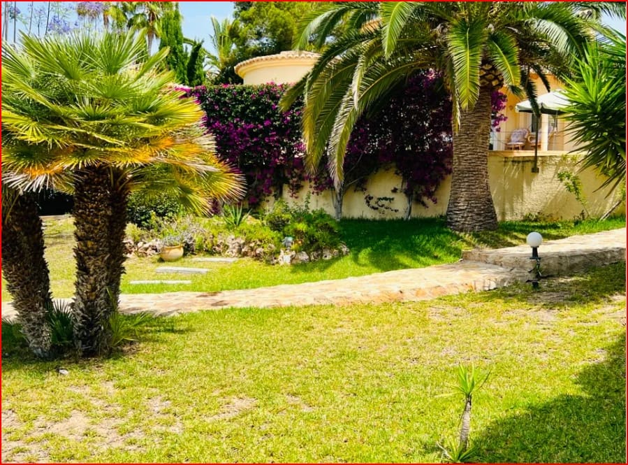 Chalet de 3 habitaciones en Moraira en venta con piscina - 650.000 € (Ref: 9256505)