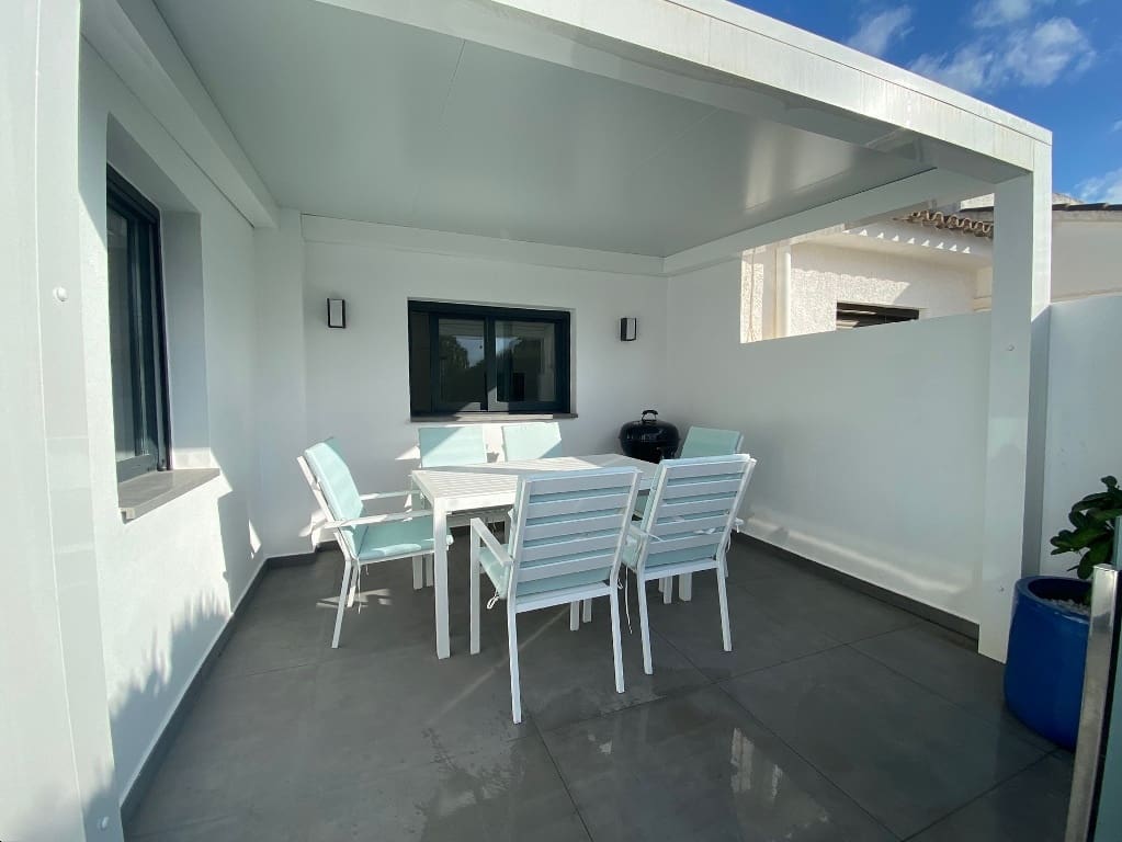 Chalet de 3 habitaciones en Moraira en venta con piscina - 995.000 € (Ref: 9256518)
