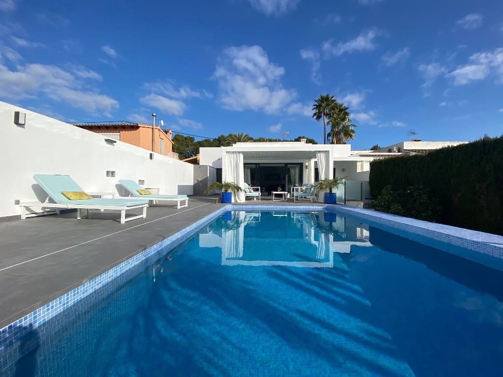 Chalet de 3 habitaciones en Moraira en venta con piscina - 995.000 € (Ref: 9256518)