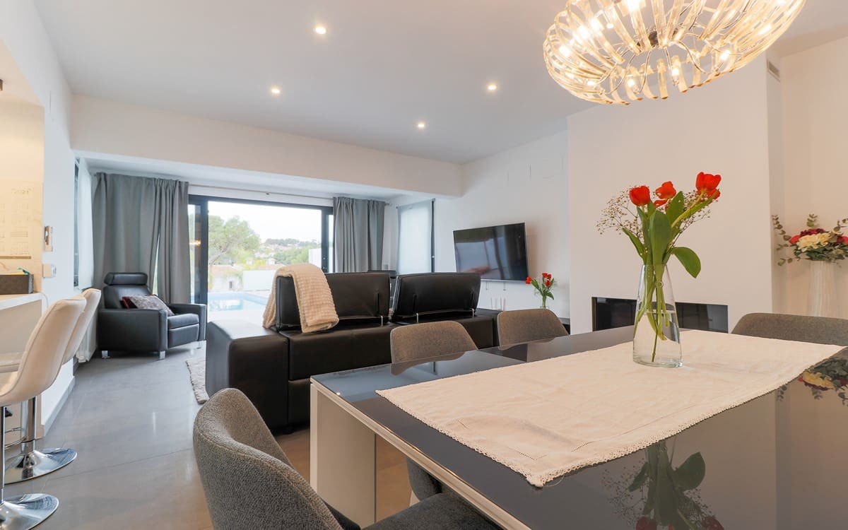 Chalet de 3 habitaciones en Moraira en venta con piscina - 995.000 € (Ref: 9256518)