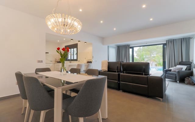 Chalet de 3 habitaciones en Moraira, Teulada-Moraira en venta con piscina - 995.000 € (Ref: 9256518)