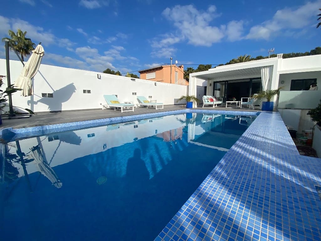 Chalet de 3 habitaciones en Moraira en venta con piscina - 995.000 € (Ref: 9256518)