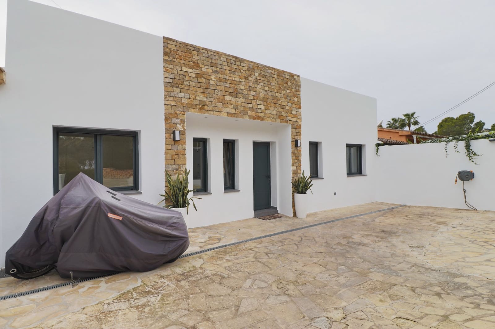 Chalet de 3 habitaciones en Moraira en venta con piscina - 995.000 € (Ref: 9256518)