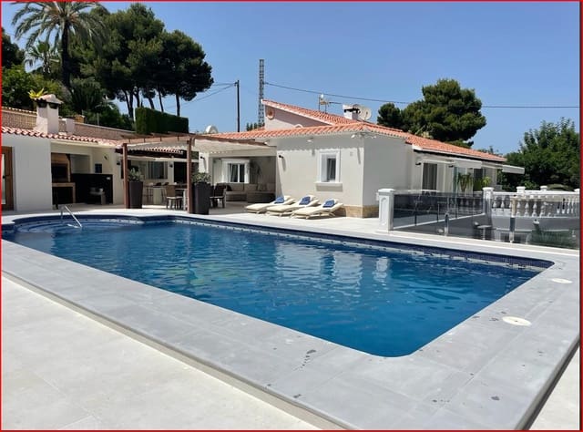 Chalet de 3 habitaciones en Moraira, Teulada-Moraira en venta con piscina - 1.285.000 € (Ref: 9256530)