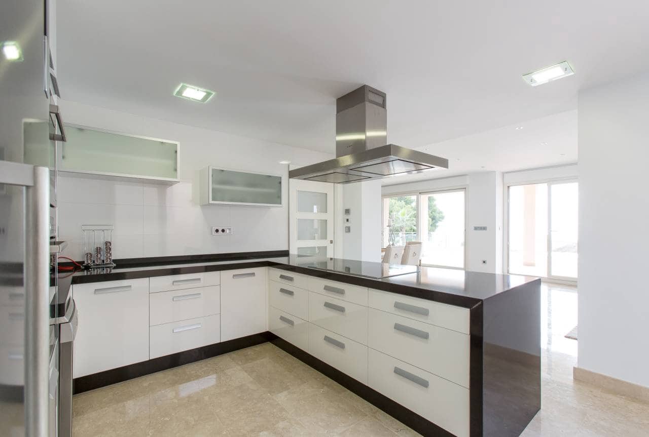 Chalet de 4 habitaciones en Moraira en venta con piscina - 2.190.000 € (Ref: 9256533)