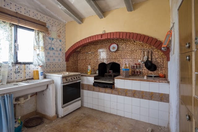 4 slaapkamer Villa te koop in Benissa - € 300.000 (Ref: 9256552)