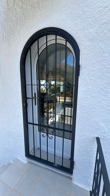 Chalet de 3 habitaciones en Calpe / Calp en venta con piscina - 645.000 € (Ref: 9266546)