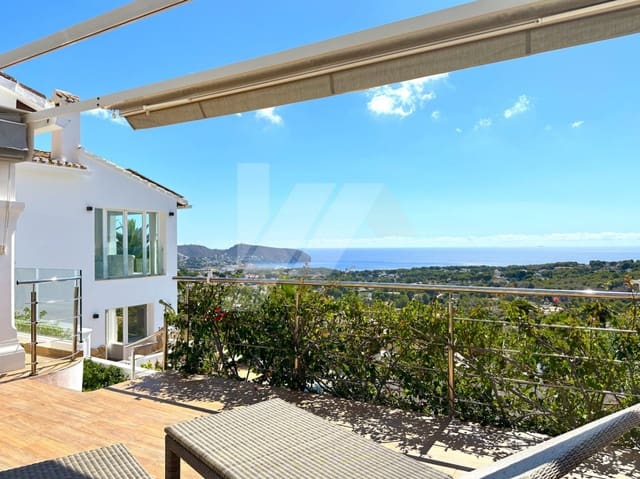 4 soverom Villa til salgs i Moraira, Teulada-Moraira med svømmebasseng garasje - € 1 390 000 (Ref: 9278301)