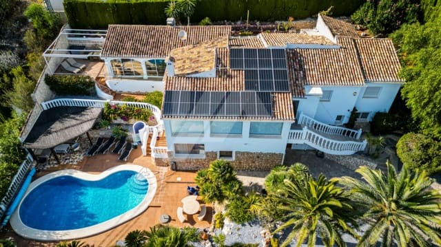 4 soverom Villa til salgs i Moraira, Teulada-Moraira med svømmebasseng garasje - € 1 390 000 (Ref: 9278301)