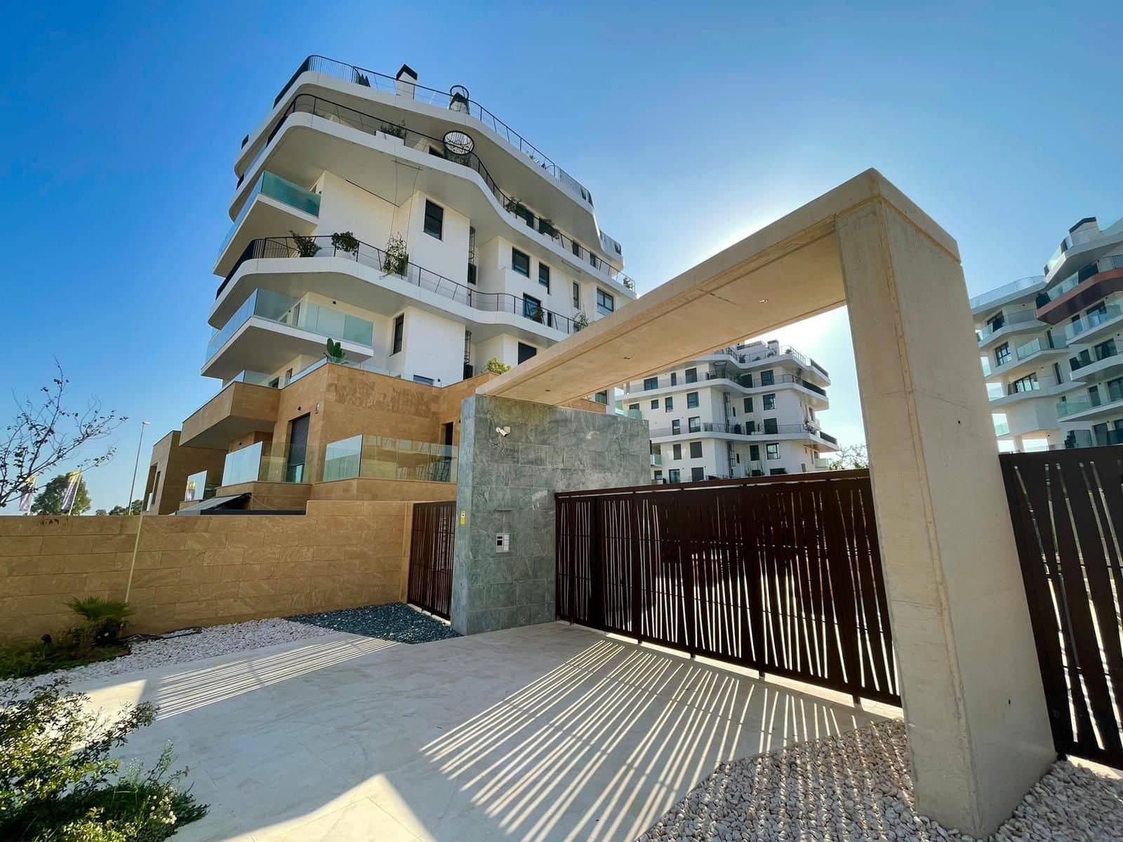 Apartamento de 3 habitaciones en La Villajoyosa / Vila Joiosa en venta con piscina garaje - 900.000 € (Ref: 9278303)