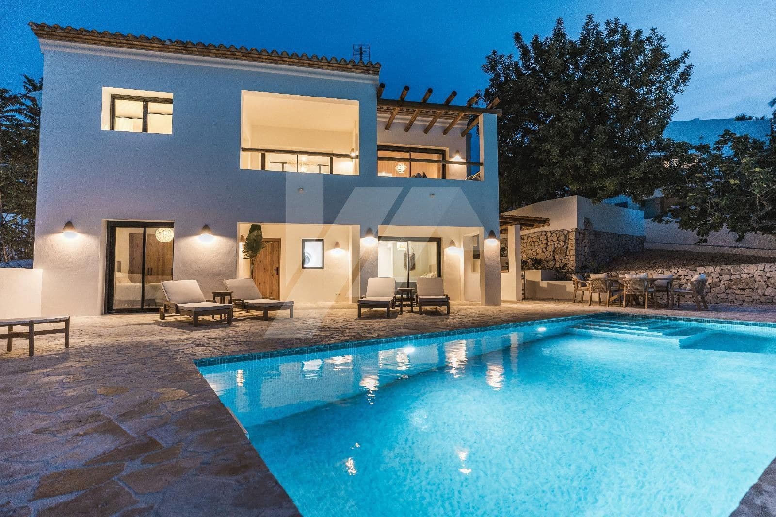 3 soveværelse Villa til salg i Pinosol med swimmingpool garage - € 1.200.000 (Ref: 9278308)