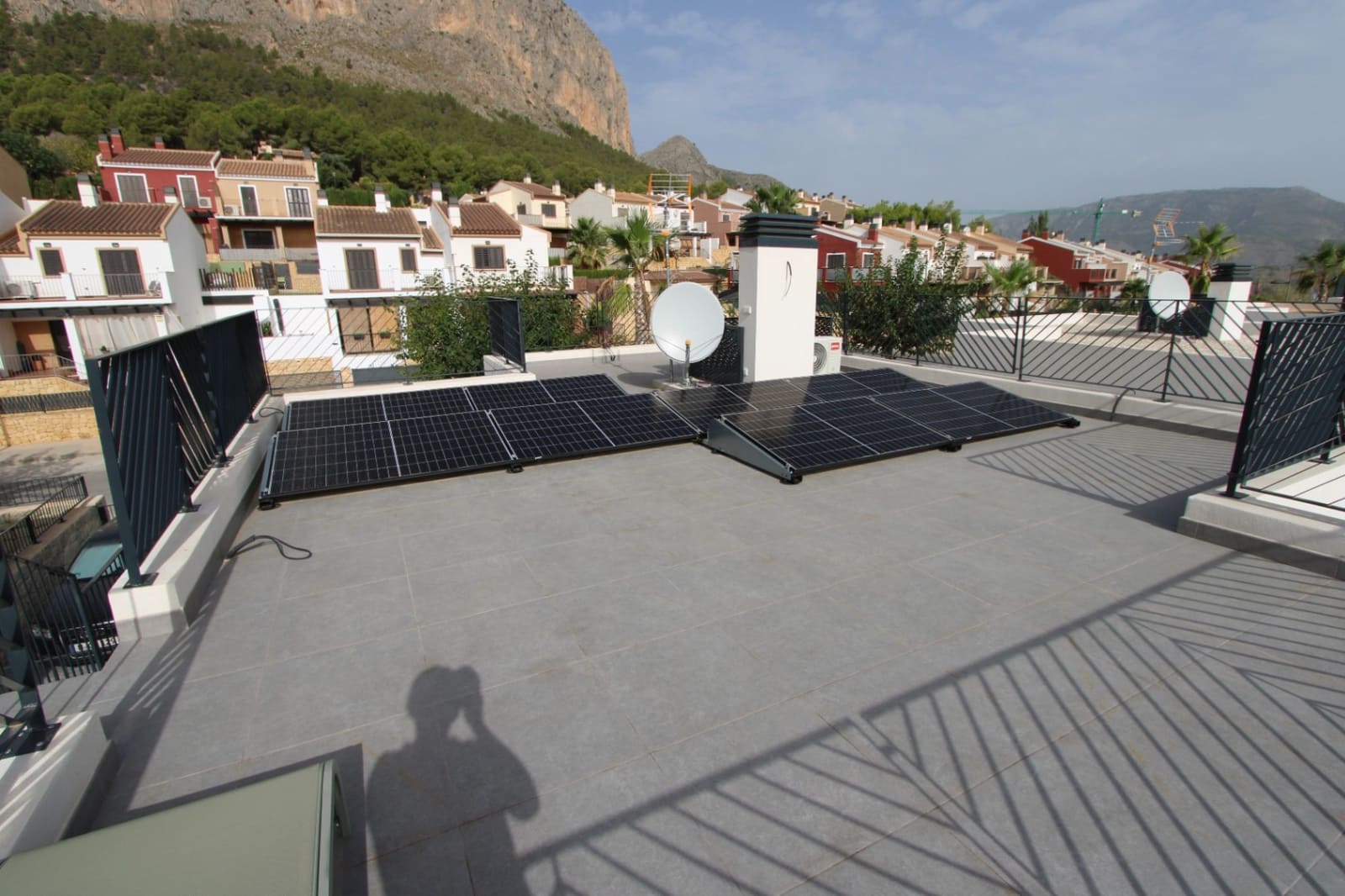 3 bedroom Villa for sale in Polop with pool garage - € 750,000 (Ref: 9301699)