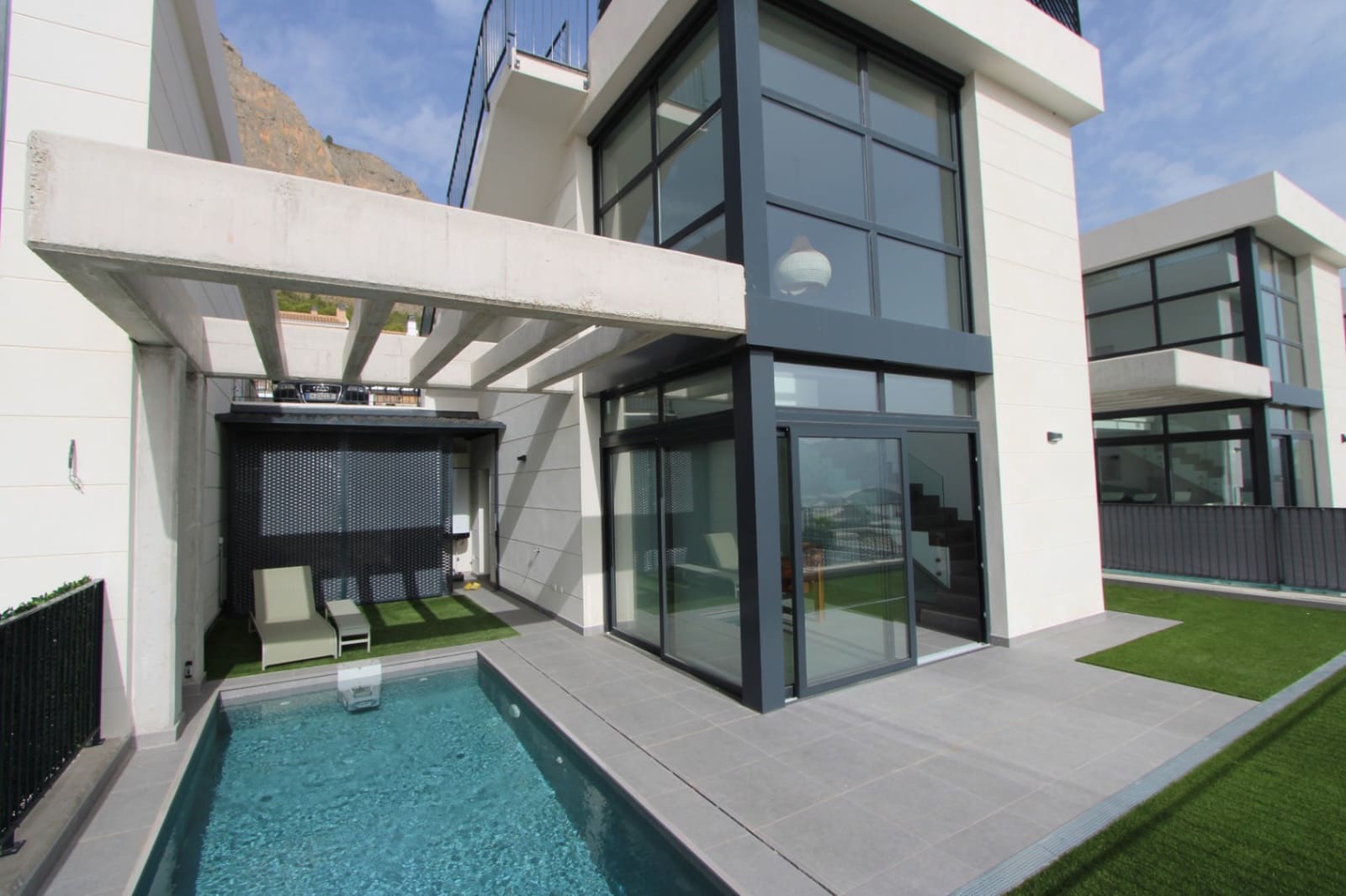 3 bedroom Villa for sale in Polop with pool garage - € 750,000 (Ref: 9301699)