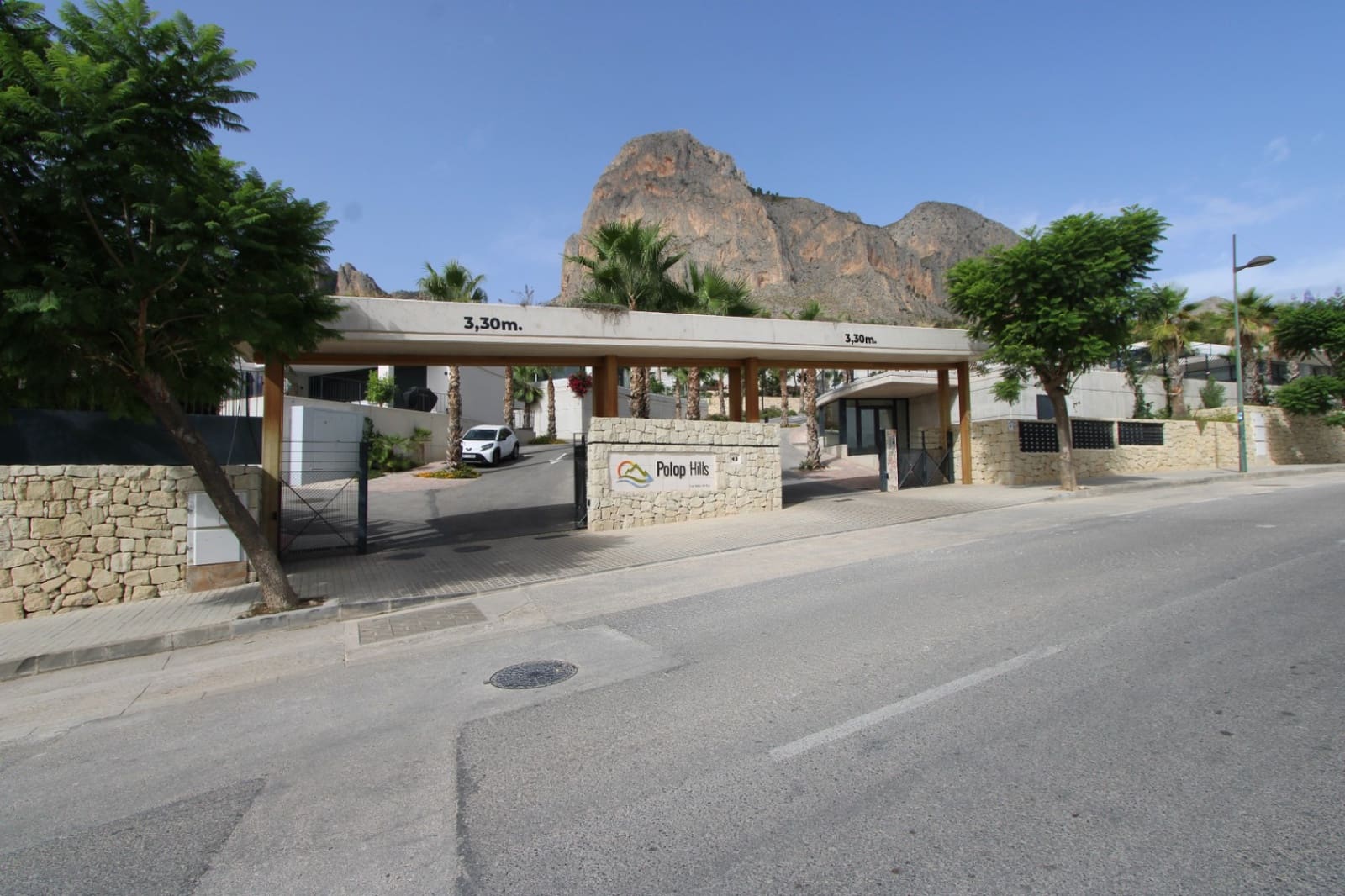 3 bedroom Villa for sale in Polop with pool garage - € 750,000 (Ref: 9301699)