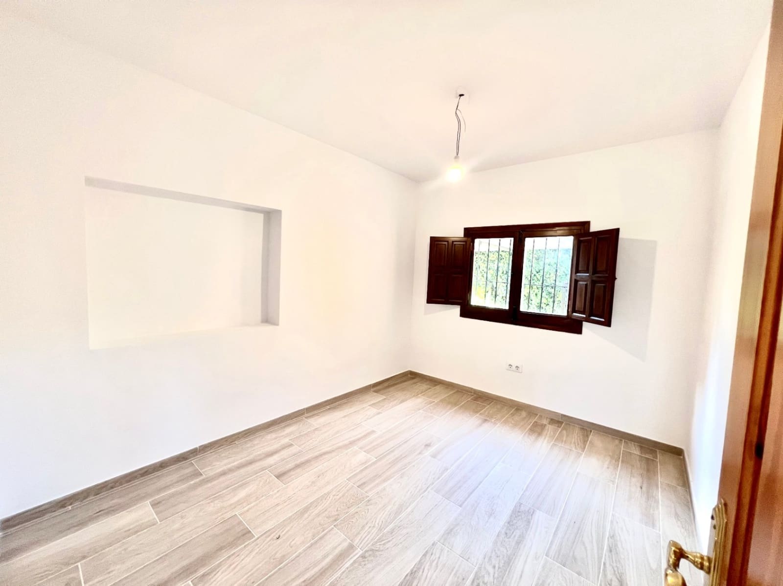 4 sypialnia Willa na sprzedaż w Arenal z garażem - 519 000 € (Ref: 9301711)