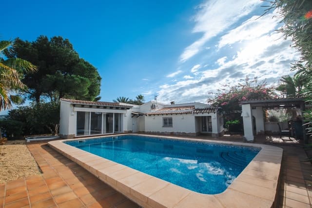 Chalet de 5 habitaciones en Moraira, Teulada-Moraira en venta con piscina garaje - 770.000 € (Ref: 9345626)