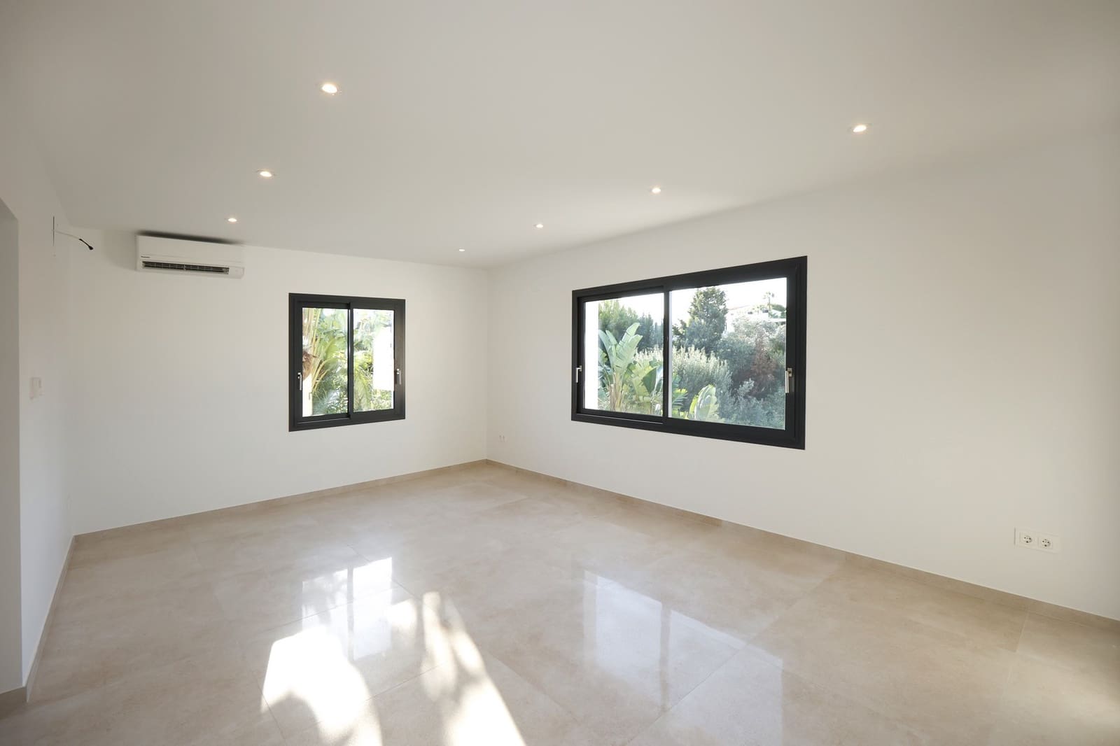 4 bedroom Villa for sale in Calpe / Calp with pool - € 840,000 (Ref: 9346543)