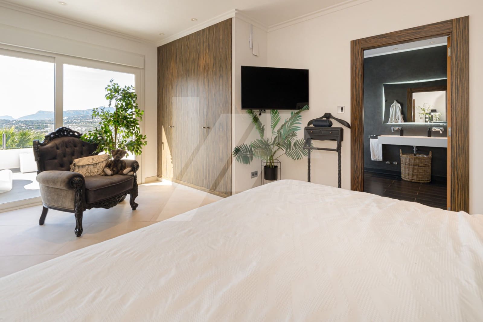 5 bedroom Villa for sale in Moraira with pool garage - € 2,495,000 (Ref: 9354177)