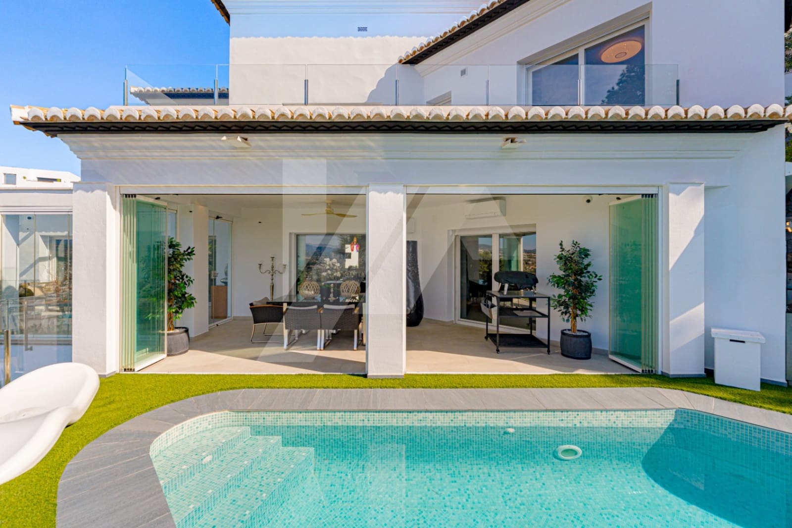 5 bedroom Villa for sale in Moraira with pool garage - € 2,495,000 (Ref: 9354177)