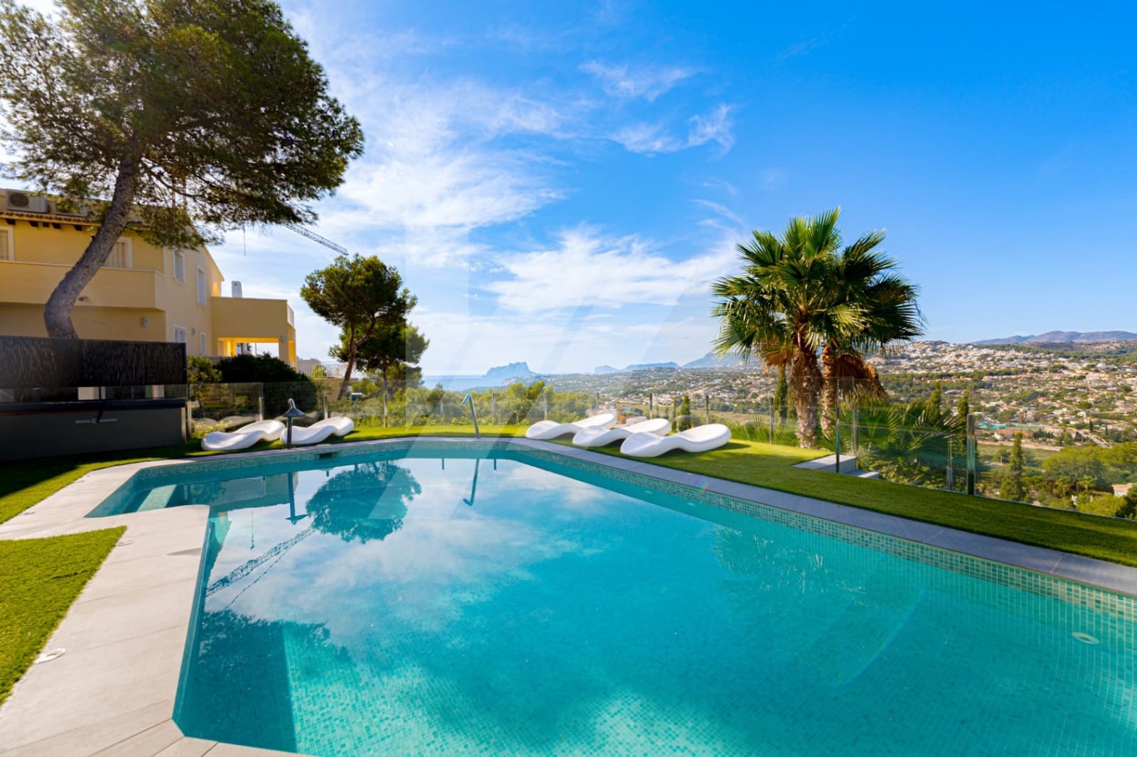 5 bedroom Villa for sale in Moraira with pool garage - € 2,495,000 (Ref: 9354177)