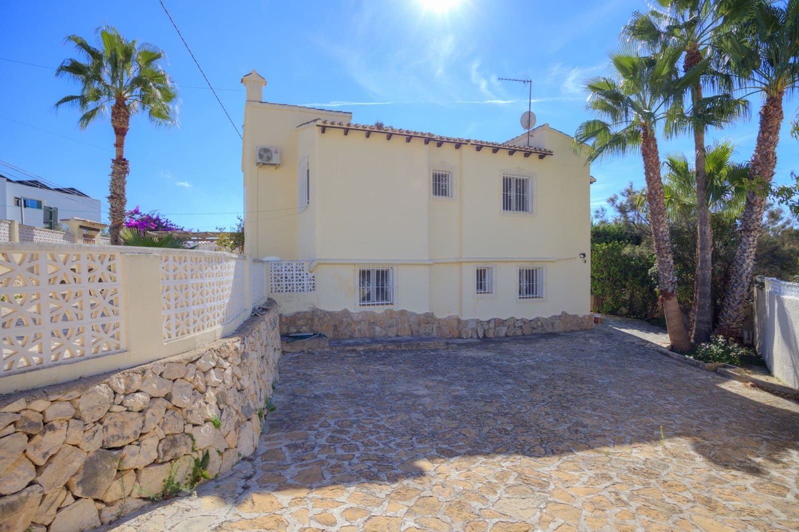 Chalet de 4 habitaciones en Moraira en venta con piscina - 595.000 € (Ref: 9371124)