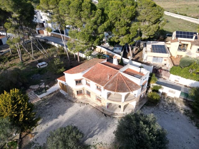6 bedroom Villa for sale in Moraira, Teulada-Moraira with garage - € 1,696,800 (Ref: 9371128)