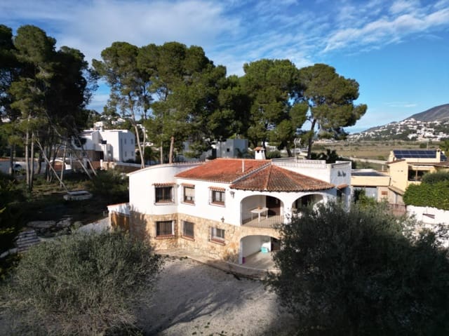 6 bedroom Villa for sale in Moraira, Teulada-Moraira with garage - € 1,696,800 (Ref: 9371128)