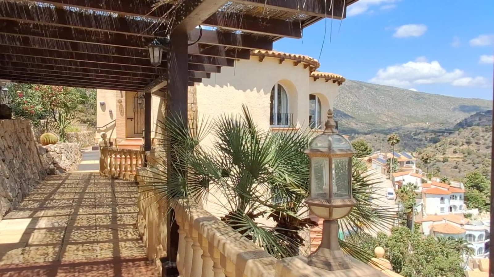 3 soveværelse Villa til salg i Calpe / Calp med swimmingpool - € 478.000 (Ref: 9380010)